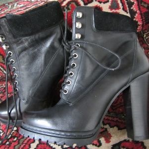 BCBG MARTINS BLACK LEATHER PLATFORM BOOTIE SZ 9.5